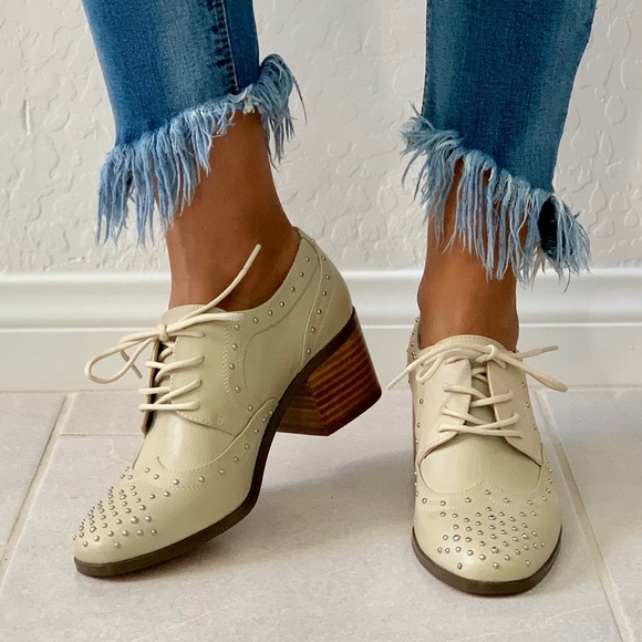 Distressed Studded Block Heel Lace Up Oxford - Picture 3 of 7